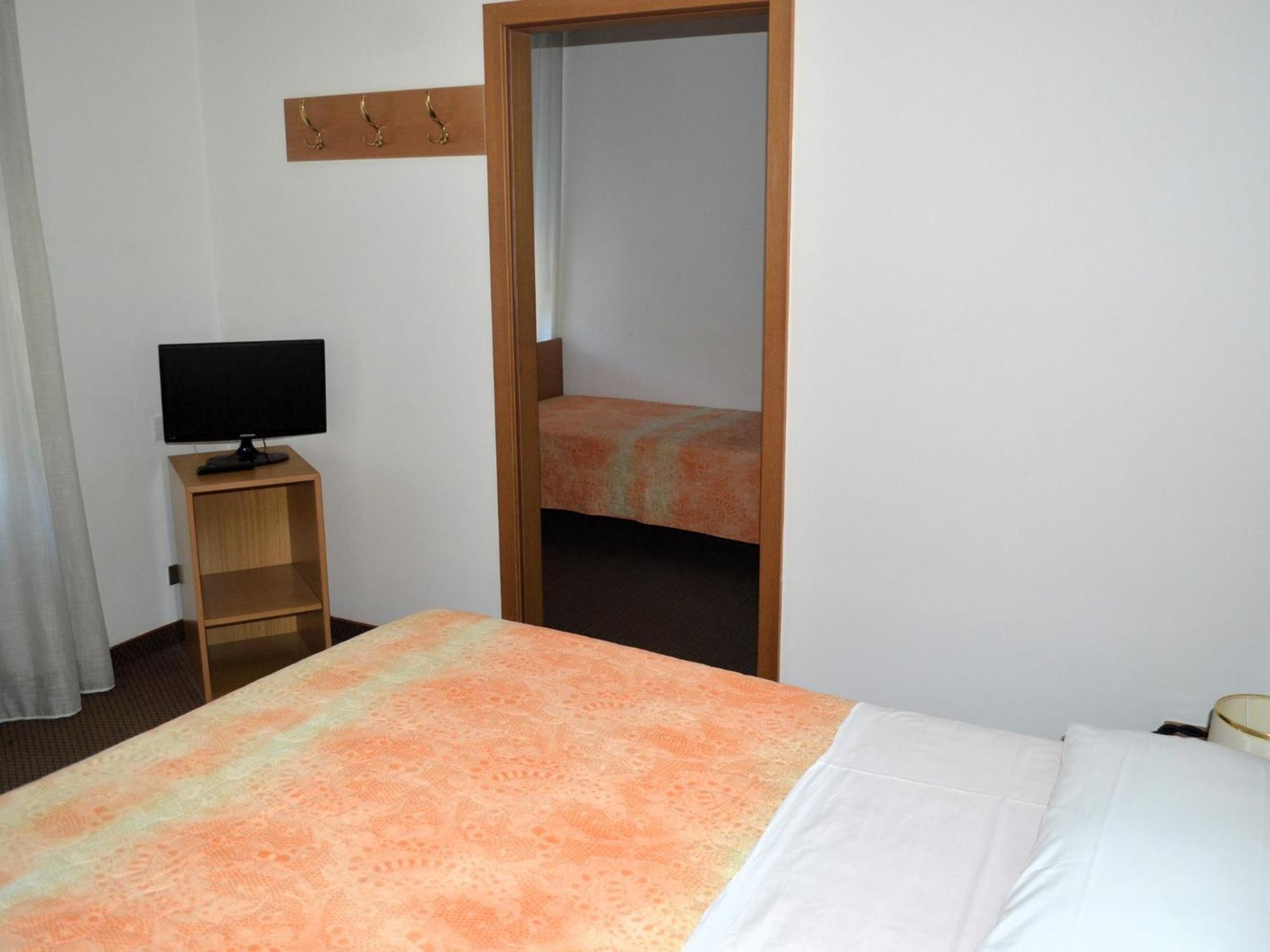 Hotel Villa Regina Levico Terme Esterno foto