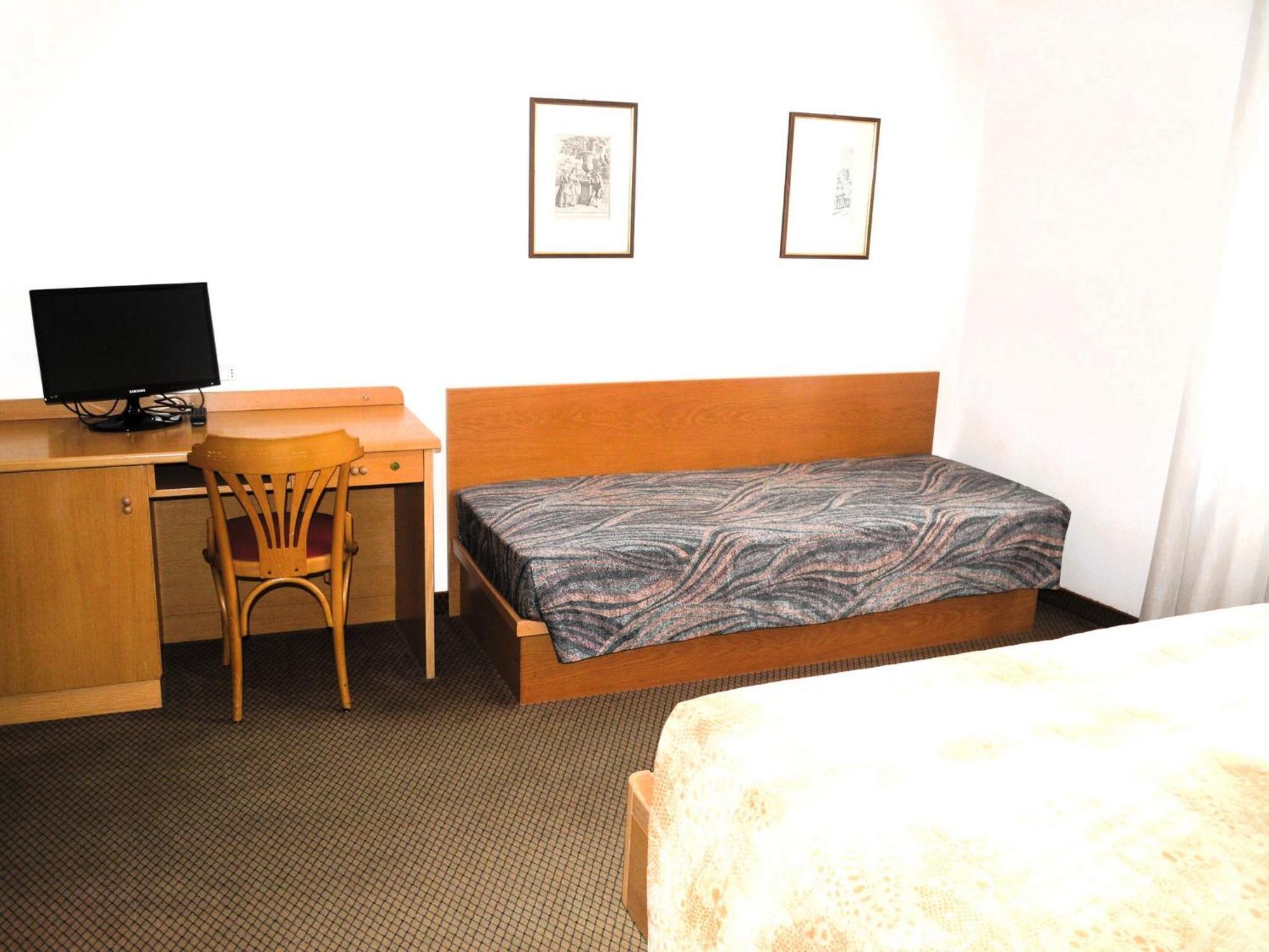 Hotel Villa Regina Levico Terme Esterno foto
