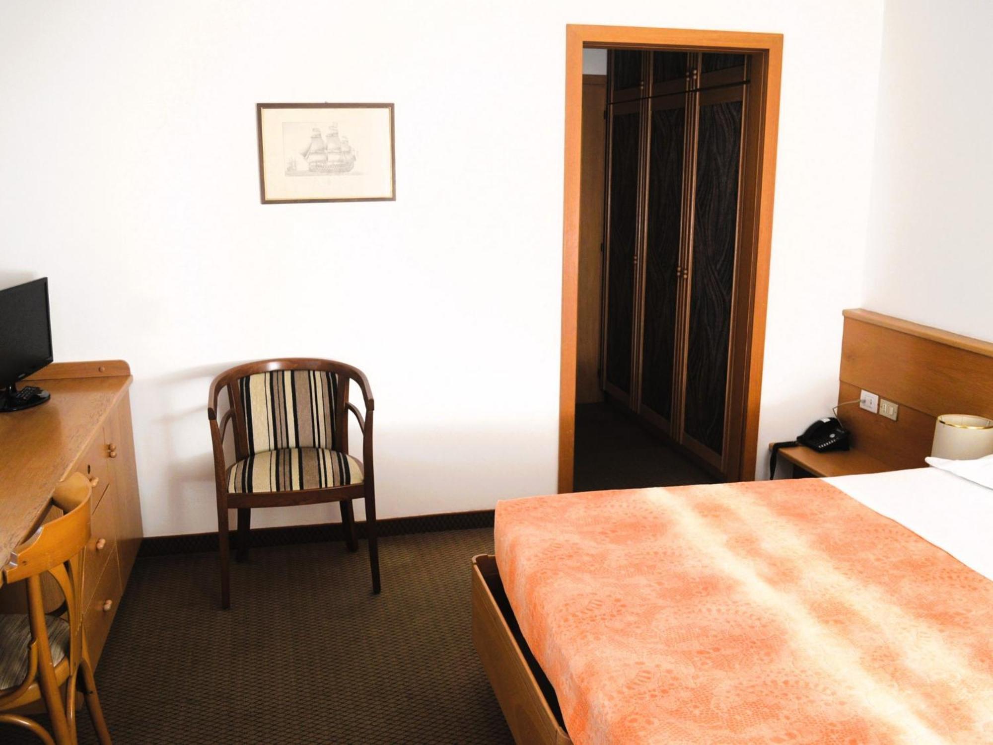 Hotel Villa Regina Levico Terme Esterno foto