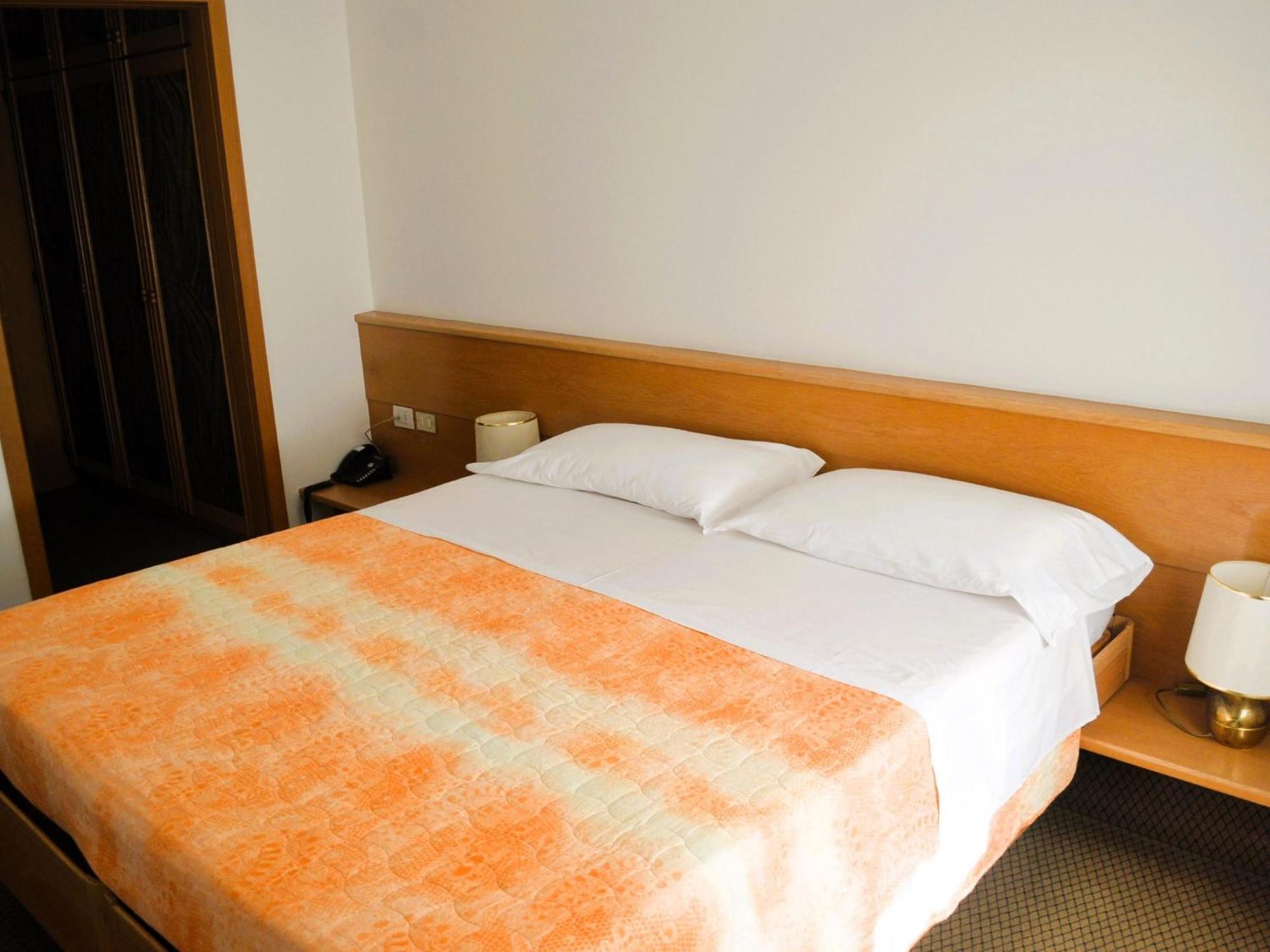 Hotel Villa Regina Levico Terme Esterno foto