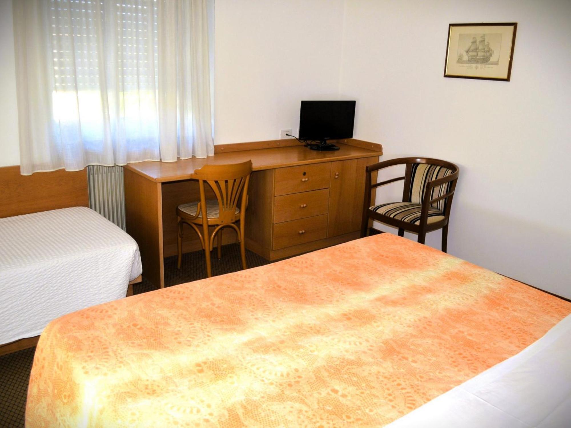 Hotel Villa Regina Levico Terme Esterno foto