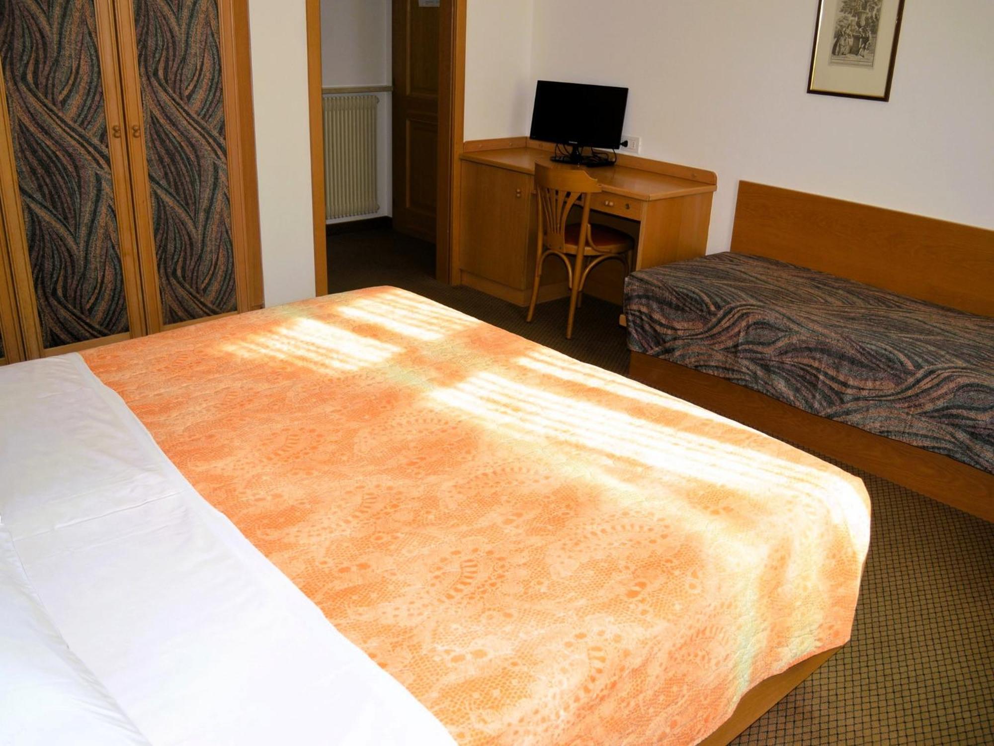 Hotel Villa Regina Levico Terme Esterno foto