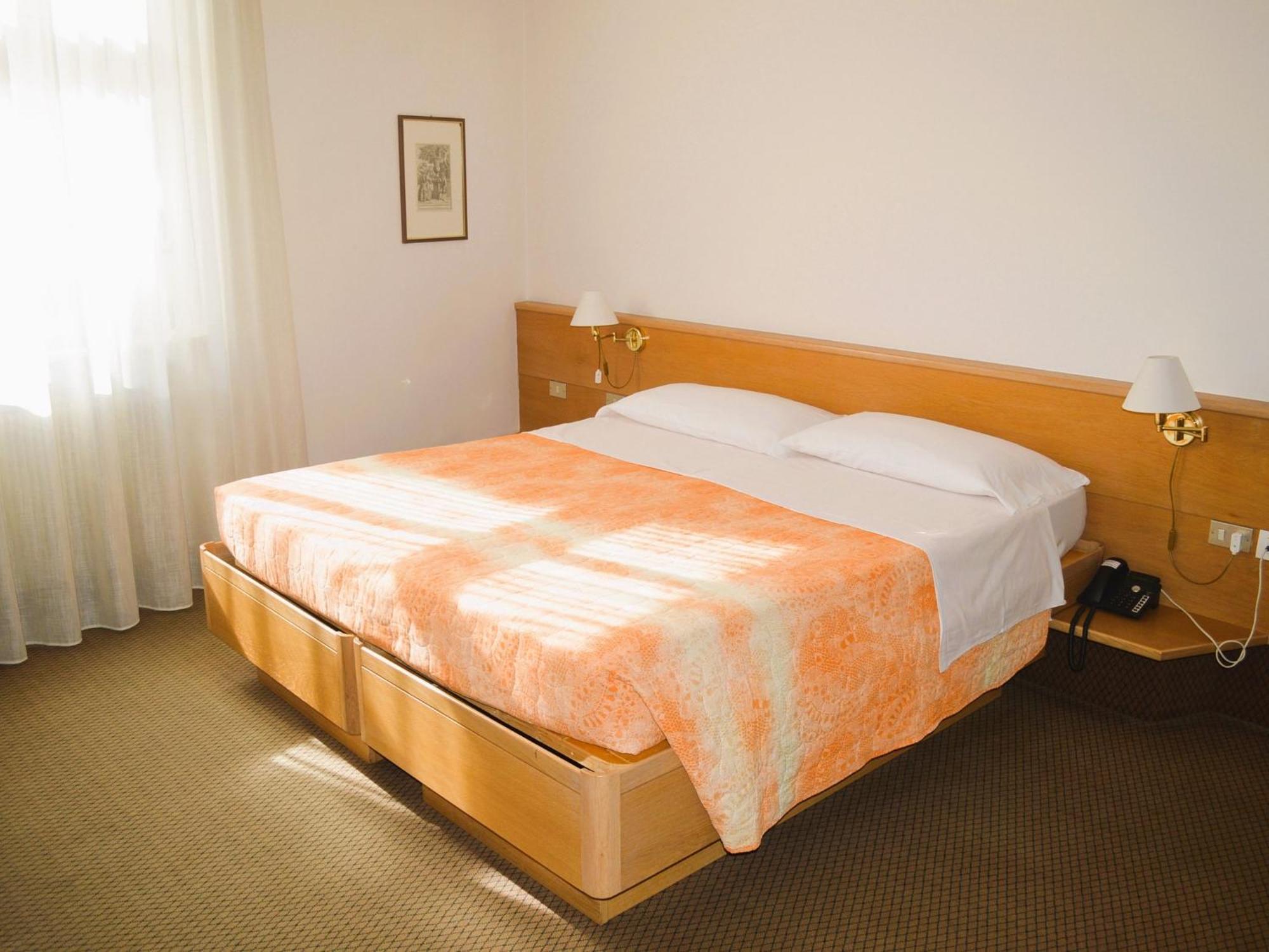 Hotel Villa Regina Levico Terme Esterno foto