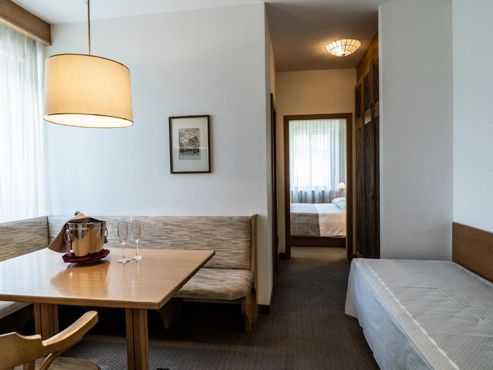 Hotel Villa Regina Levico Terme Esterno foto