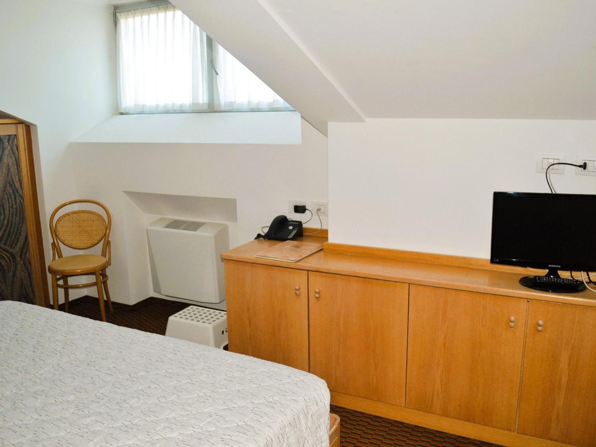 Hotel Villa Regina Levico Terme Esterno foto