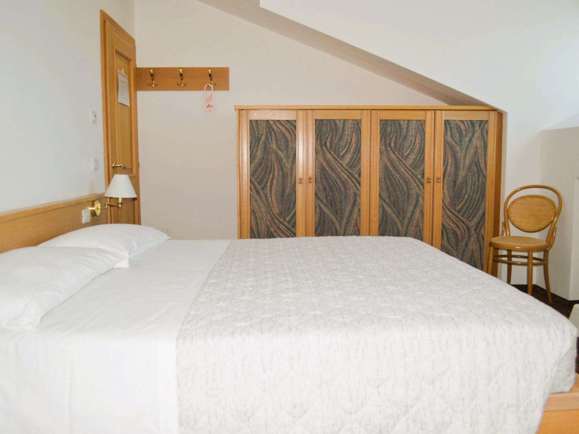 Hotel Villa Regina Levico Terme Esterno foto