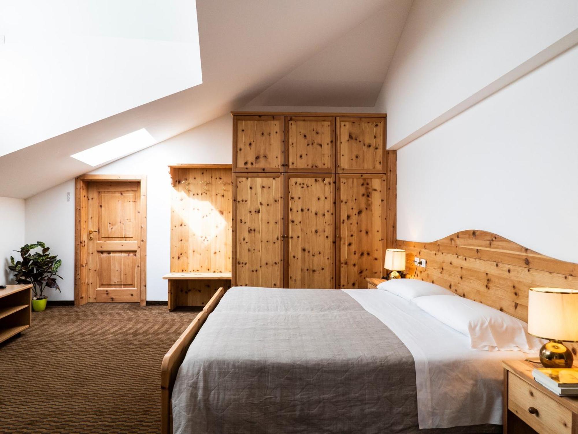 Hotel Villa Regina Levico Terme Esterno foto