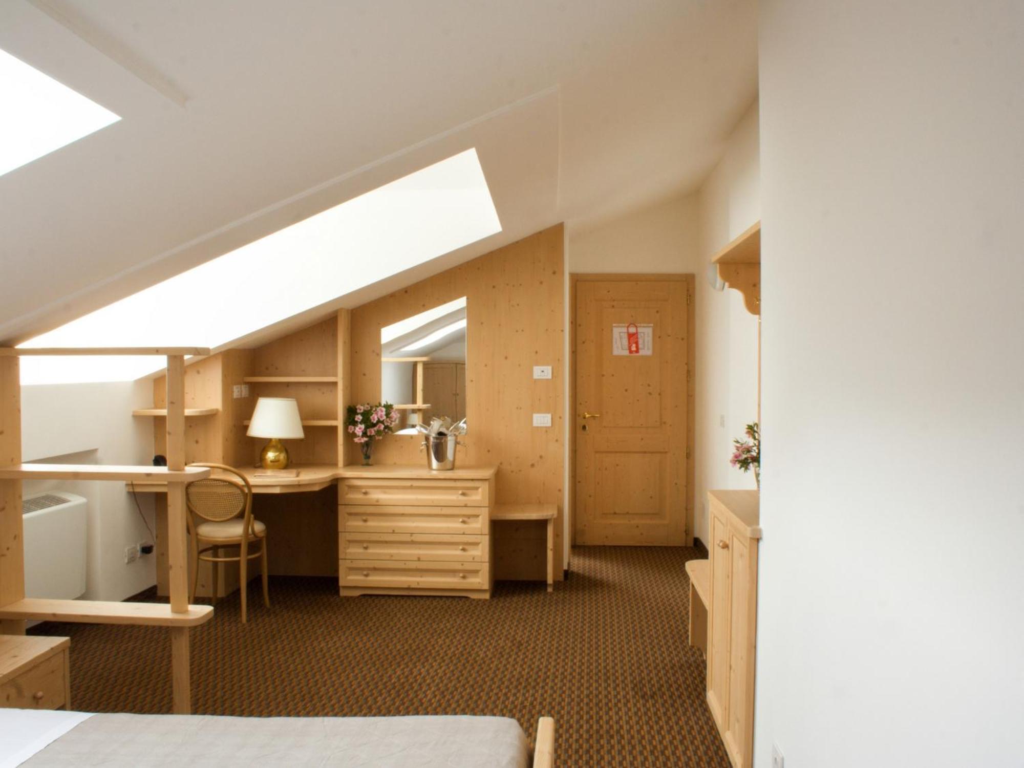 Hotel Villa Regina Levico Terme Esterno foto