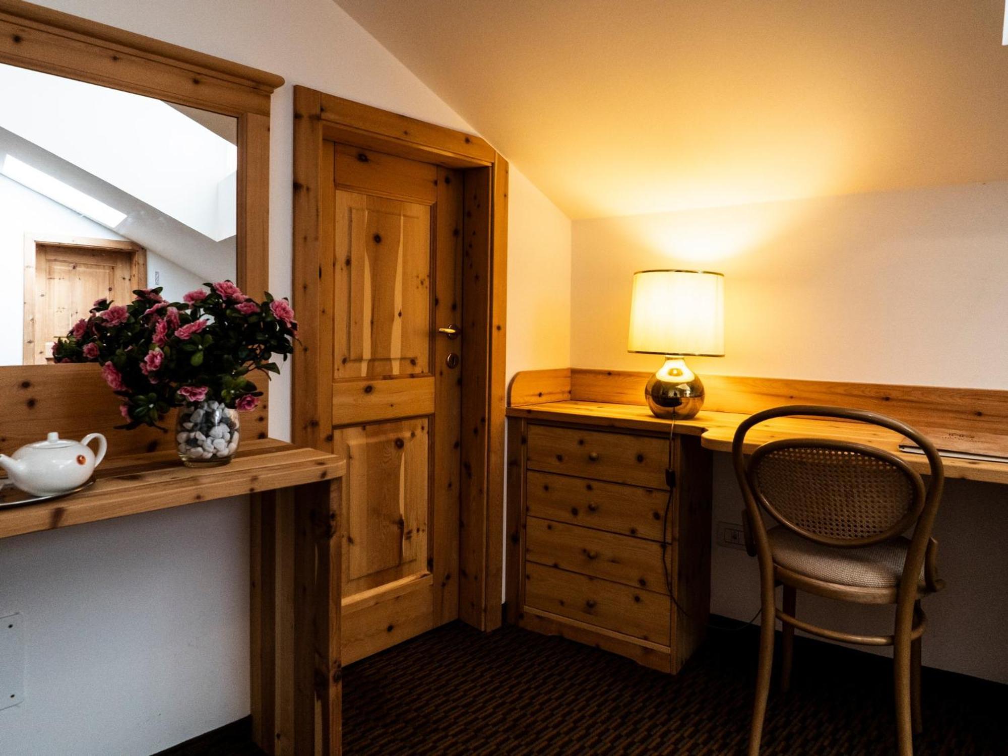 Hotel Villa Regina Levico Terme Esterno foto