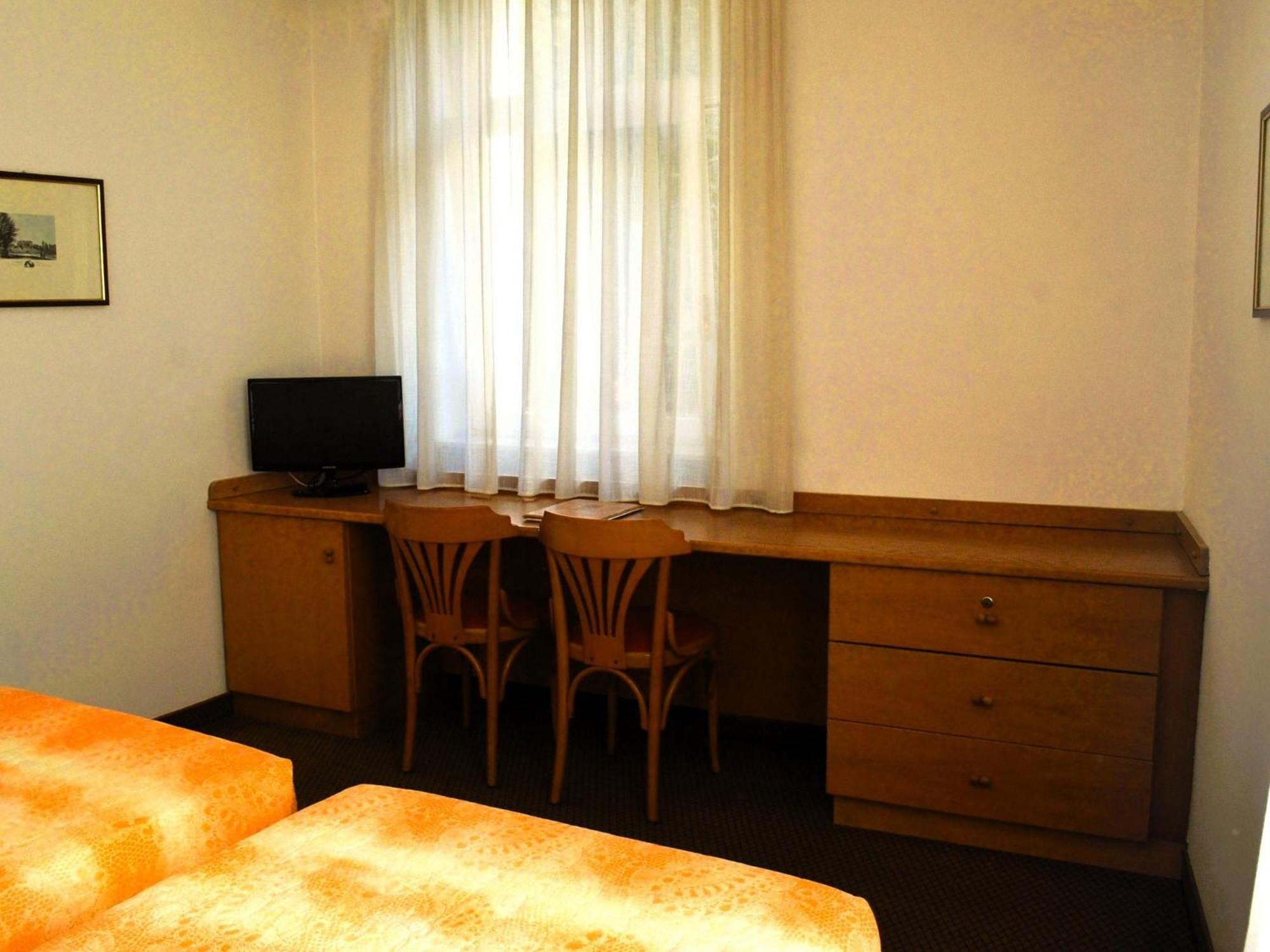 Hotel Villa Regina Levico Terme Esterno foto