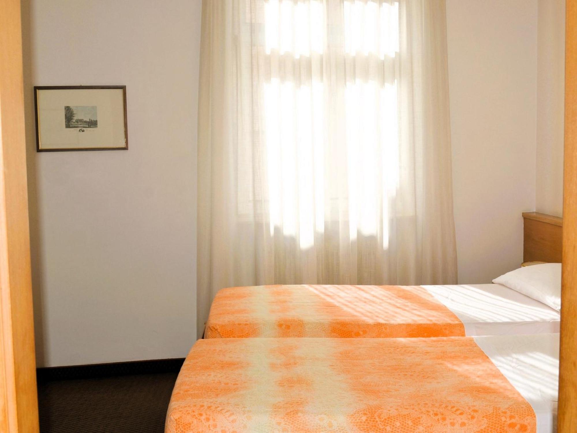 Hotel Villa Regina Levico Terme Esterno foto