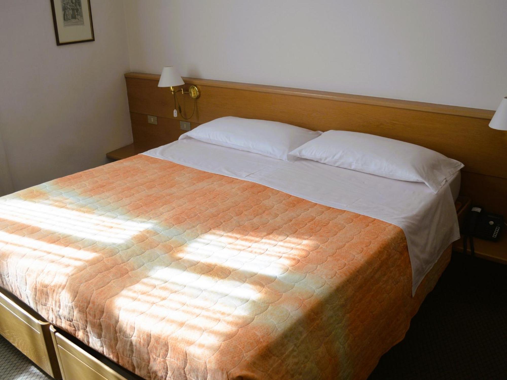 Hotel Villa Regina Levico Terme Esterno foto