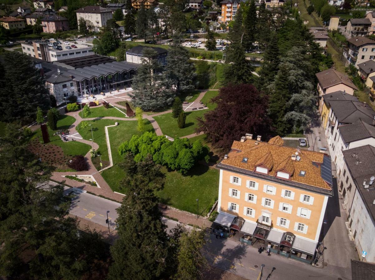 Hotel Villa Regina Levico Terme Esterno foto